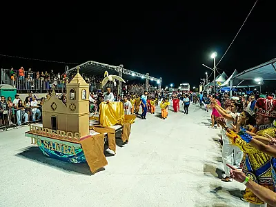 ONG leva crianças da periferia para desfilar no Carnaval de Campo Grande