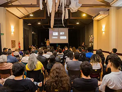 Aula com Leonardo Edde lota teatro na Capital de MS