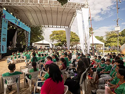 Feira leva 5 mil crianças à literatura em Bonito