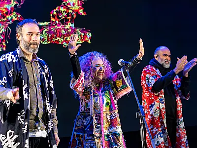 Alzira E reafirma seu lugar na música brasileira