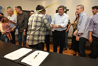 Riedel se cala sobre mortes e ameaças a indígenas